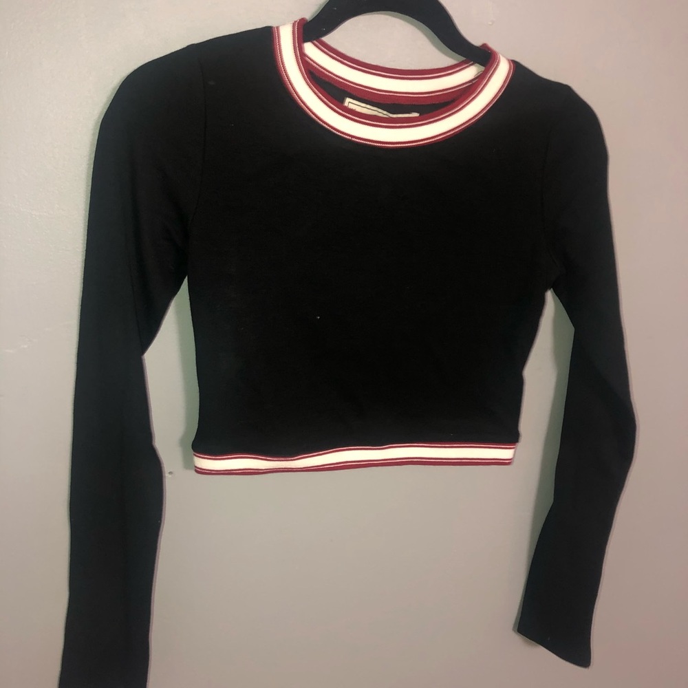 Cute Abercrombie crop sweater w elastic on edging!